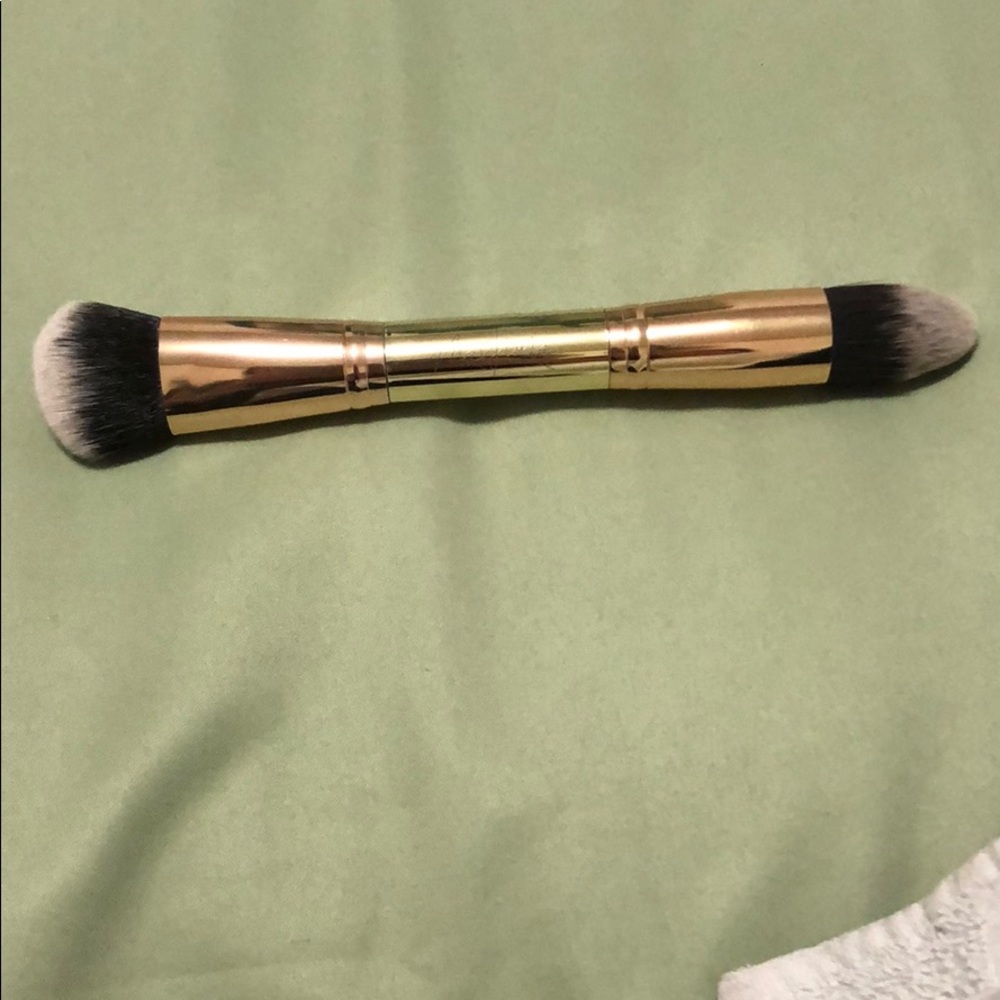 Maskcara Brush
